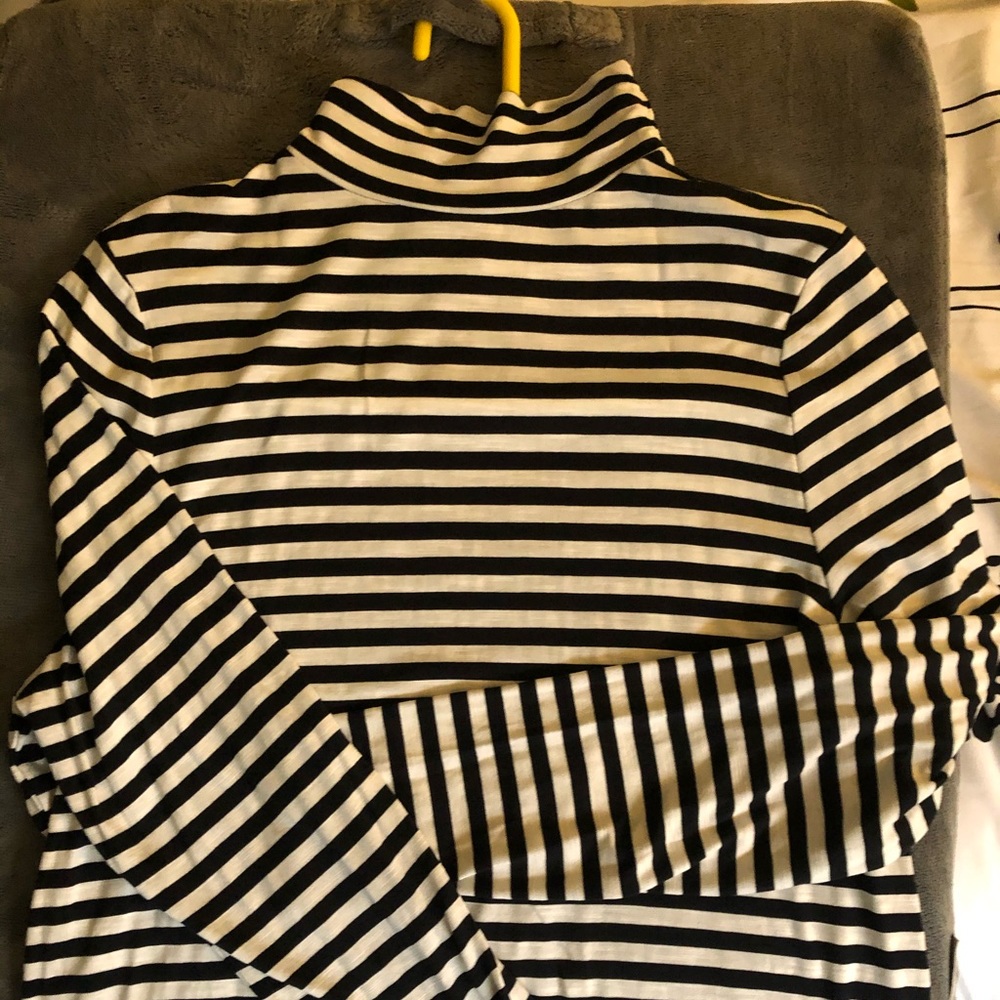 Indigo XL Brand new w/o tag black and white top